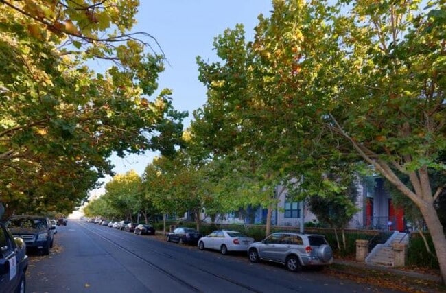 Building Photo - 3 bedroom in Oakland CA 94601