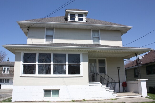 Building Photo - 2077 E Boatfield Ave