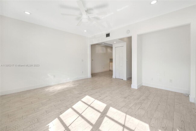 Foto del edificio - 905 Michigan Ave