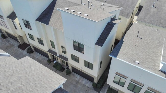 Building Photo - 30 N Hutcheson St