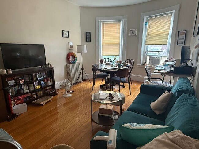 Foto del edificio - 1477 Beacon St