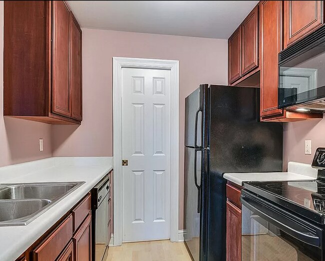 Building Photo - 2521 Metairie Lawn Dr