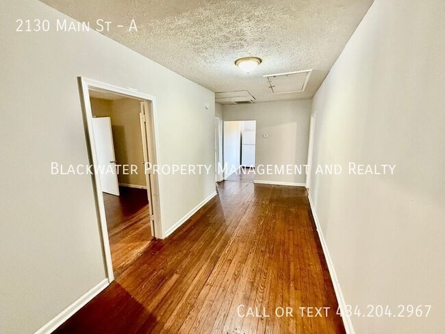 Foto del edificio - 2130 Main St