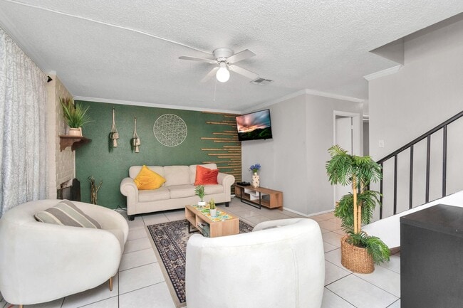 Foto del edificio - 5837 W Sunforest Dr