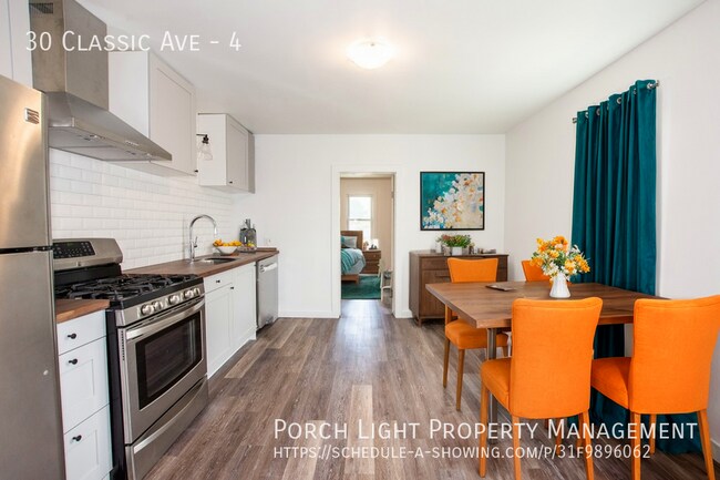 Photo du bâtiment - Renovated Spacious 1 Bedroom with parking ...