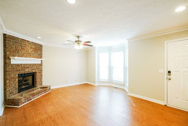 Building Photo - 218 Lakeside Park Dr