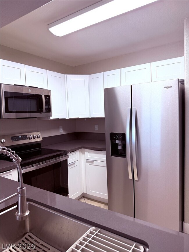 Foto del edificio - 2300 E Silverado Ranch Blvd