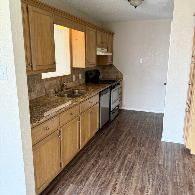 Foto del edificio - 2 bedroom Lorena ISD duplex