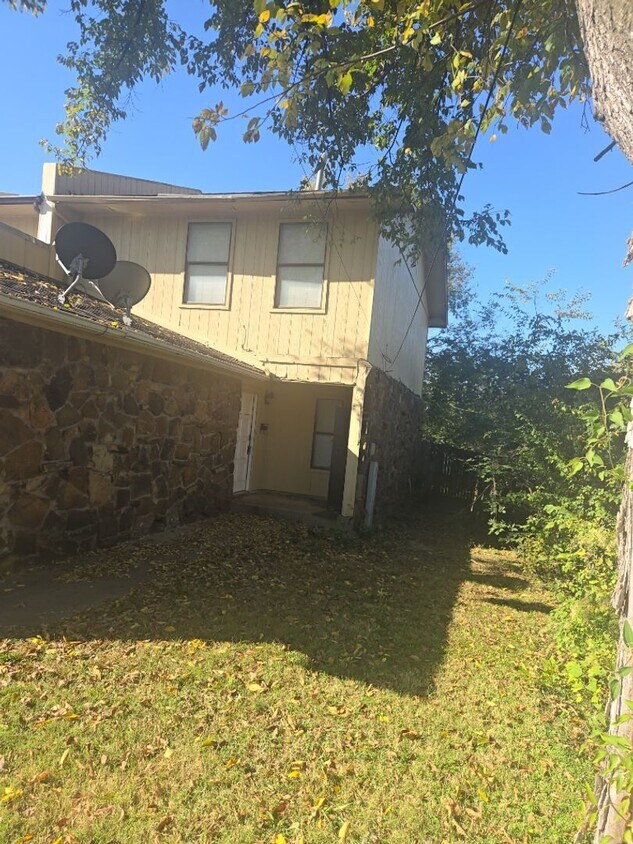 Foto del edificio - 2564 S Jamestown Ave