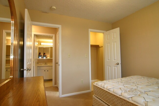 Foto del edificio - 3001 Woodland Ave