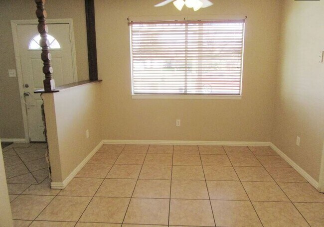 Building Photo - Single family home located in Oildale!