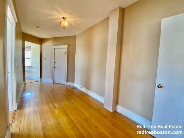 Foto del edificio - 374 Chestnut Hill Ave