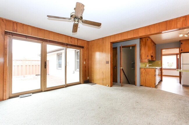 Foto del edificio - 8139 Clinton Ave S