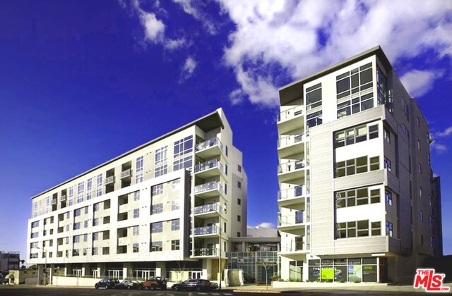 Primary Photo - 1619 N La Brea Ave