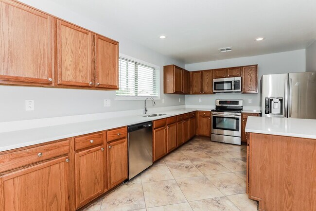 Building Photo - 3914 S Ponderosa Dr