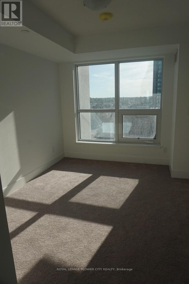 Building Photo - 1255 Bayly St