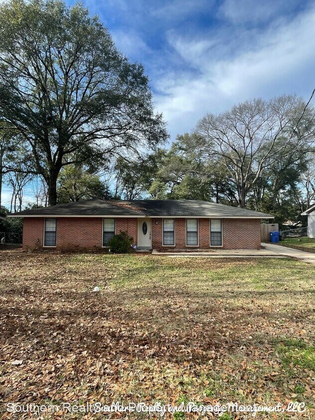 Primary Photo - 3 br, 2 bath House - 120 Lawrence Street