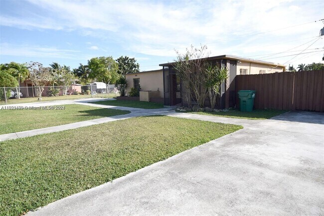 Building Photo - 15350 Jackson Dr