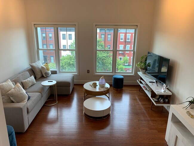 Building Photo - 1425 11th St NW