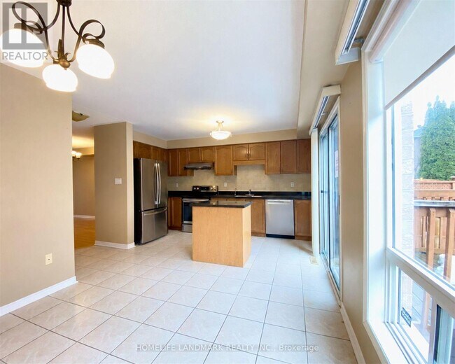 Building Photo - 28 Silver Linden Dr