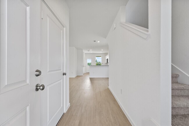 Building Photo - 26008 Hampshire Dr