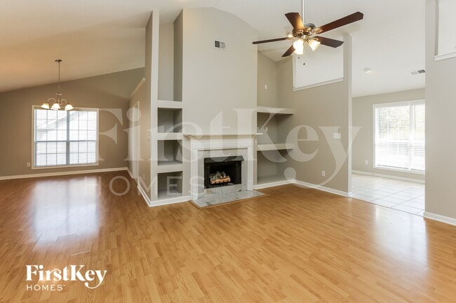 Building Photo - 200 Summer Hill Dr