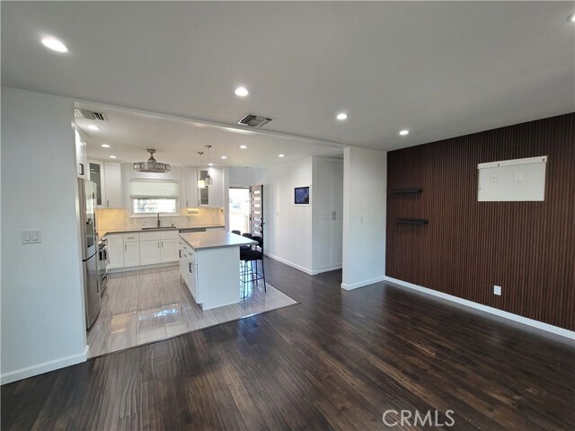 Foto del edificio - 18200 Ingomar St