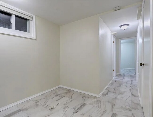 Building Photo - 5516 Willow Ave