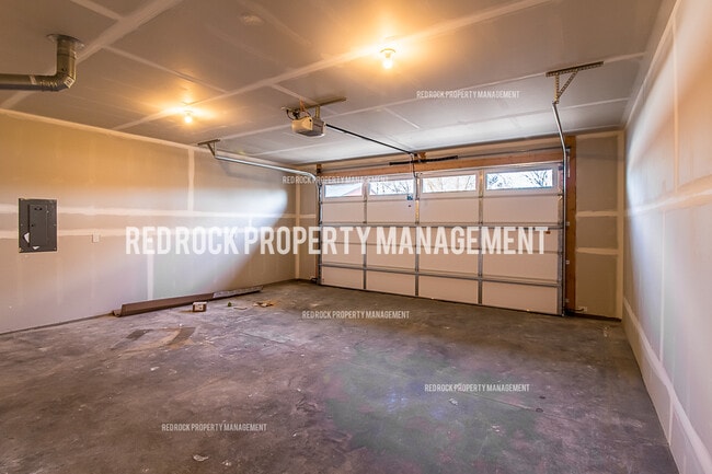 Building Photo - 1118 N Davis Ln