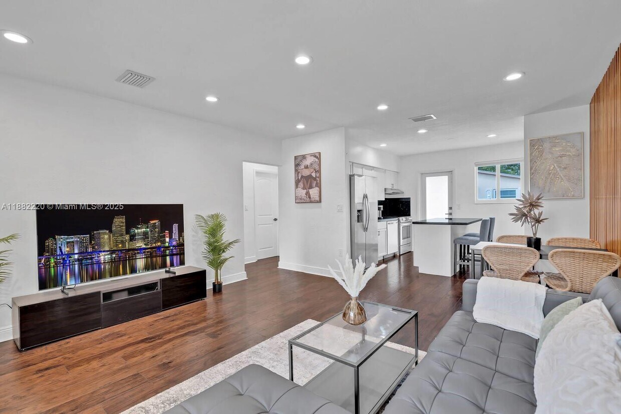Foto principal - 1001 NE 110th St