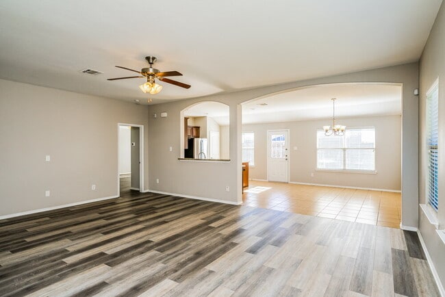 Building Photo - 120 Meadow Crest Dr