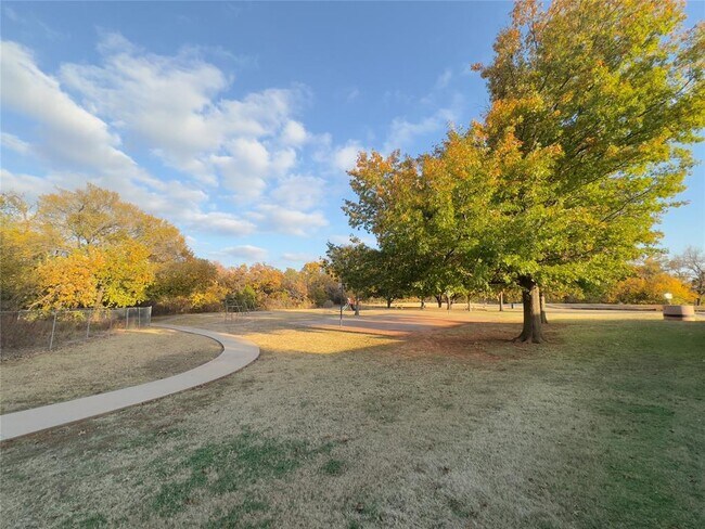 Foto del edificio - 408 Little Chisholm Cir