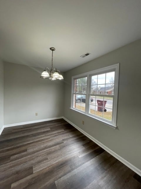 Building Photo - Come visit this cute 3 bedroom 1.5 bath in Chesapeake