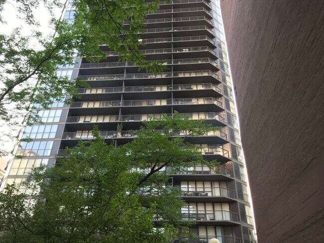 Excelente apartamento en alquiler - 10 E Ontario St