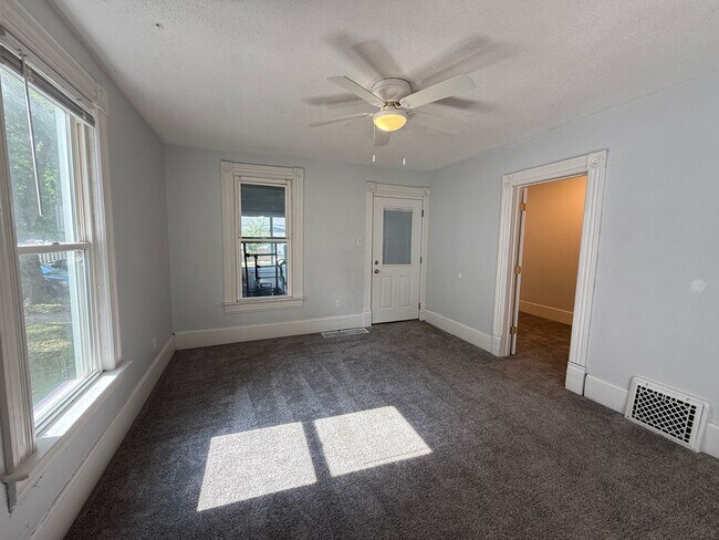 Foto del edificio - Spacious & Homey 3-Bedroom with Bonus Room