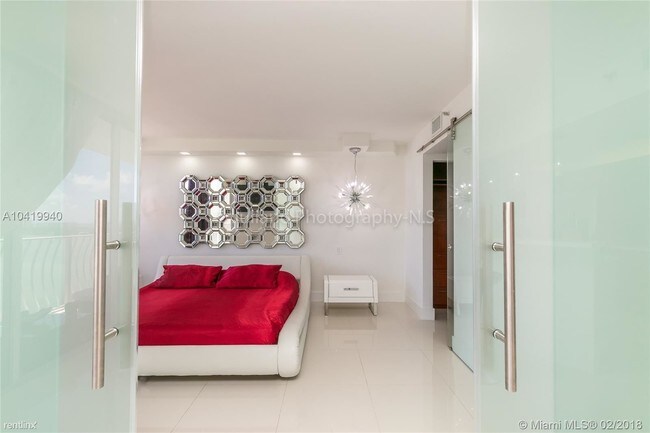 Foto del edificio - 7600 E Treasure Dr