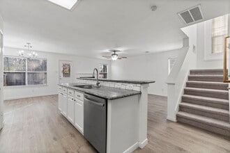 Building Photo - 122 S Walden Elms Cir