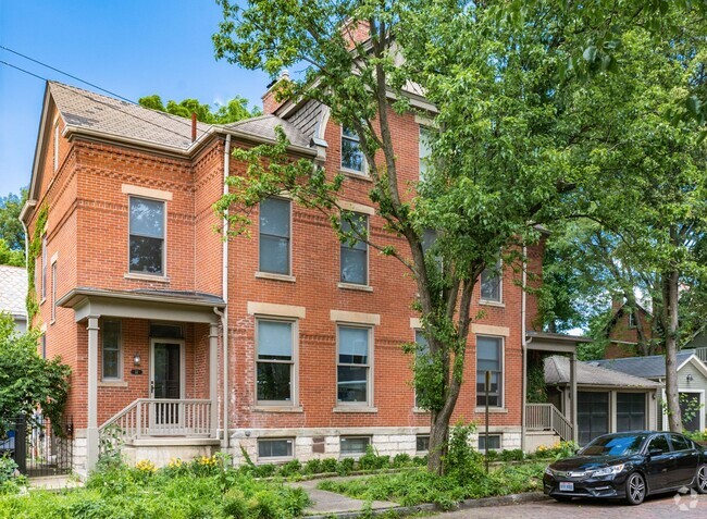 Building Photo - 36 E Kossuth St