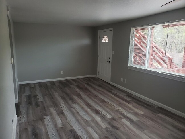 Building Photo - 423 E Fountain Pl