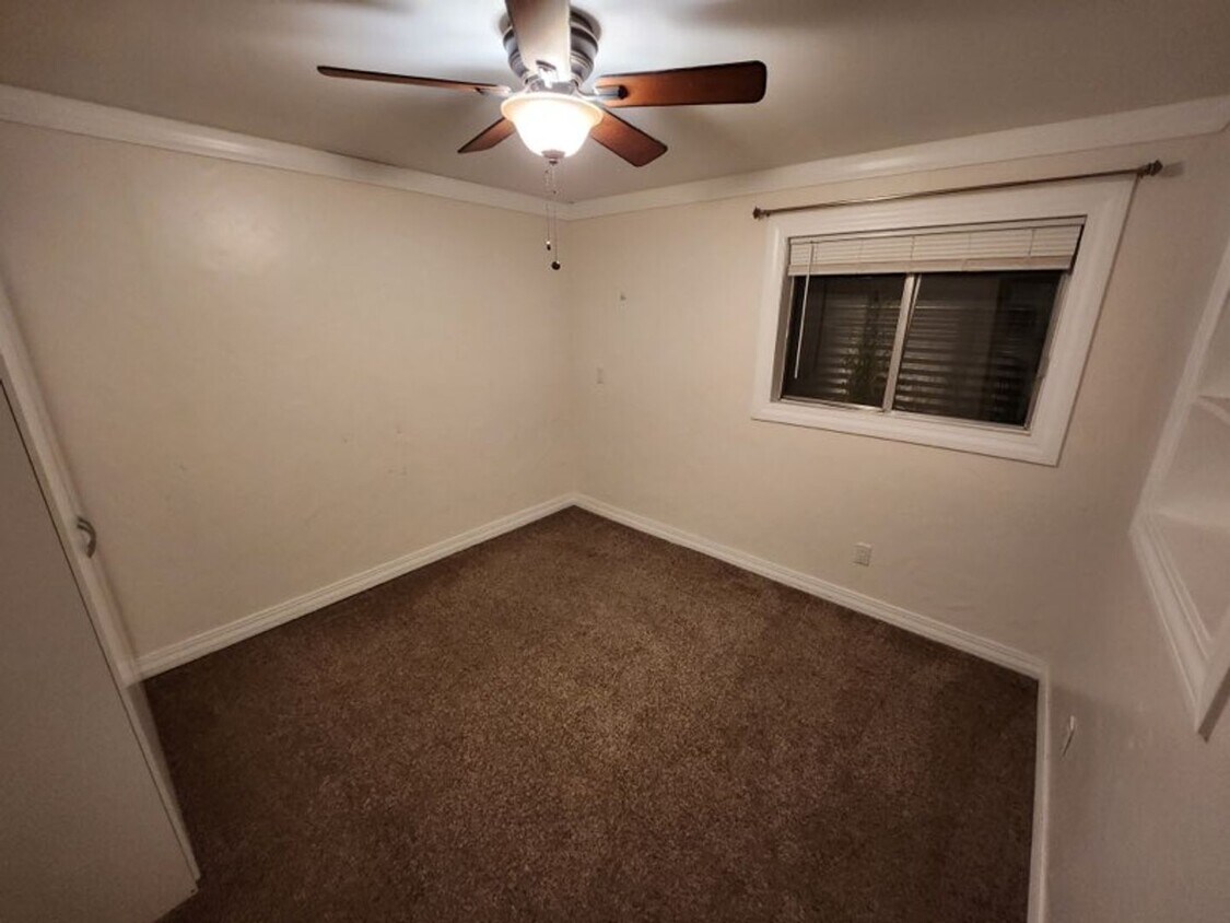 Building Photo - 432 Pinecone Dr