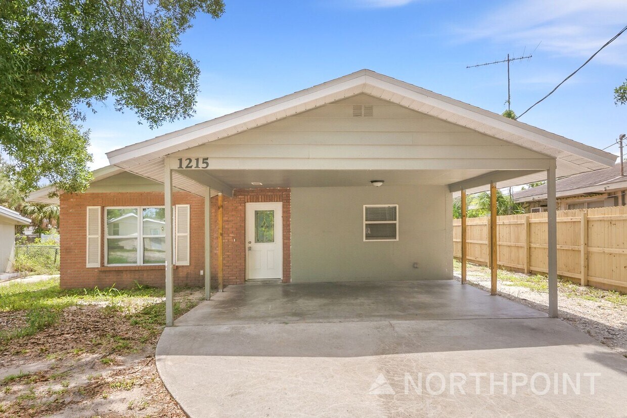 3 BR/2BA | Newly Renovated Single Family Home | Fenced backyard| In Bradenton! - Coming Soon! 3 BR/2BA | Newly Renovated Single Family Home | Fenced backyard| In Bradenton!