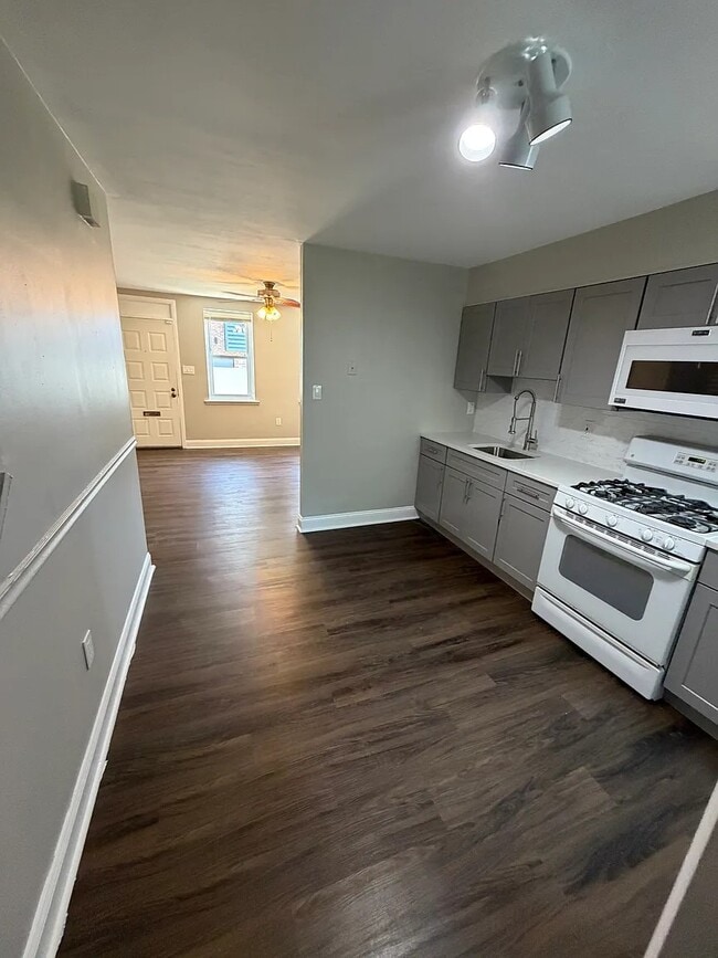 Building Photo - 2538 Manton St