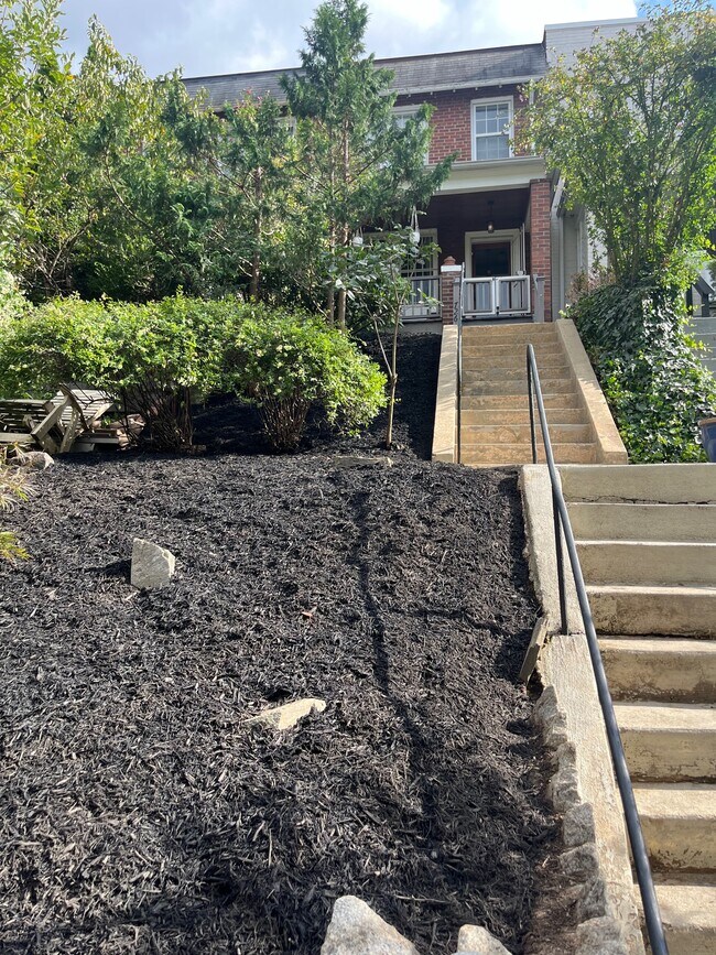 Building Photo - 726 Fairmont St NW