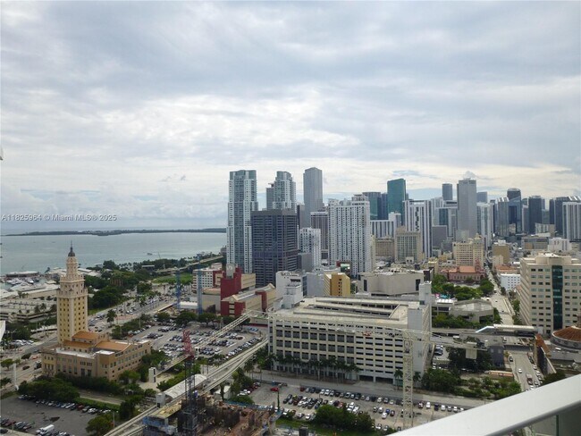 Foto del edificio - 851 NE 1st Ave