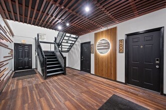 Building Photo - 860 East