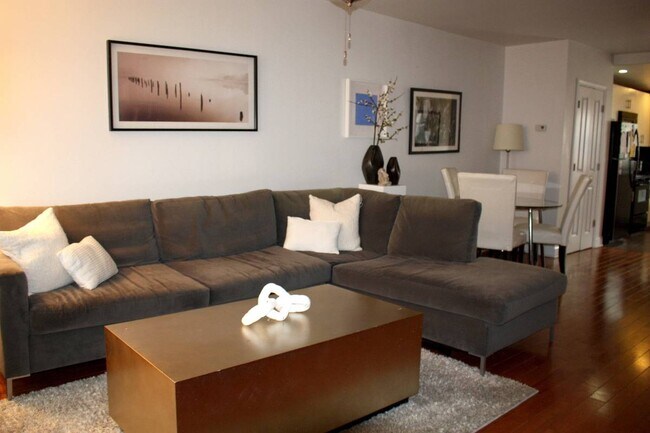 Foto del edificio - 324 Emily St