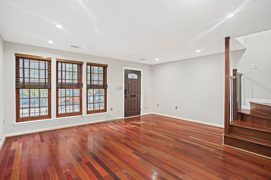 Primary Photo - 1111 Harvard St NW