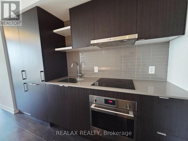 Photo du bâtiment - 100 Harbour St