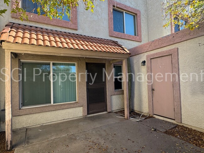 Foto del edificio - Beautiful 2 bedroom unit ready for move in