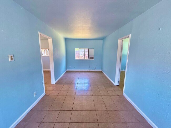 Foto del edificio - Adorable two bedroom one bath home in Los ...